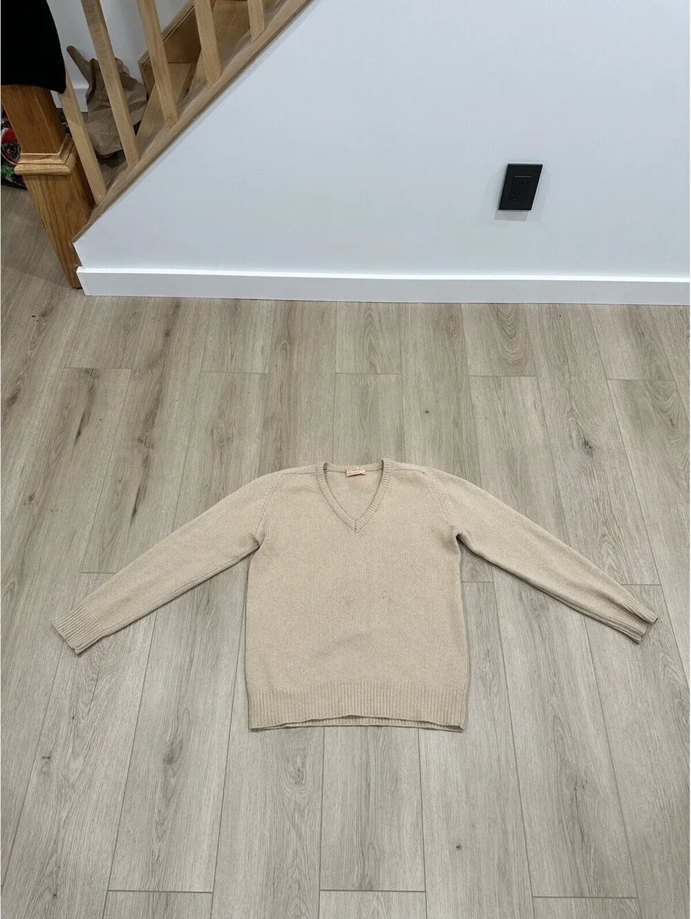 Gleneagles Knitwear Co. VTG V-neck Sweater 100% Camel hair Scotland